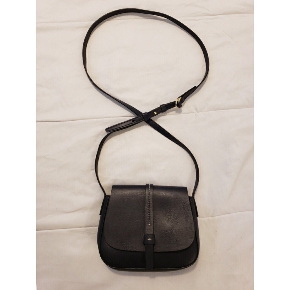 HP! 🥳 GAP dark navy crossbody mini purse/bag